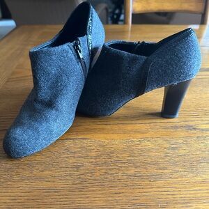 Liz Claiborne Charcoal Heeled Booties Size 7